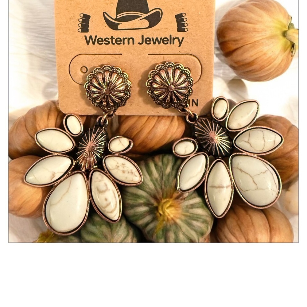 Fall in Bloom , Boutique Botanicals, and cowgirl earring Gift set 🎁wrapped​​​ - Picture 6 of 7